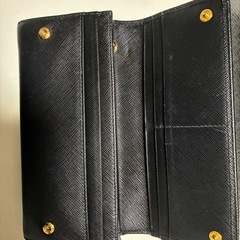 プラダ財布の画像