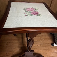 木製　サイドテーブルの画像