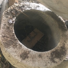 ①石の臼？ うす 金魚鉢 メダカ等に？の画像