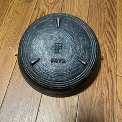 黒い鋳鉄製いろり鍋の画像