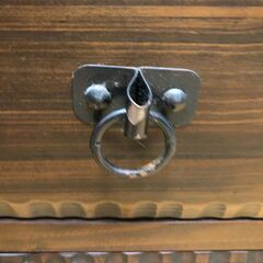 木製キャビネット ガラス扉 スリム収納棚 引き出し2杯 飾り棚 コレクションケース リビング収納　【糸島市内 送料無料】251127-3-001の画像