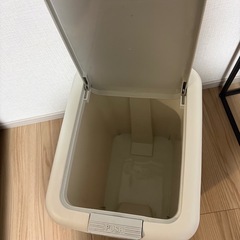 ゴミ箱の画像
