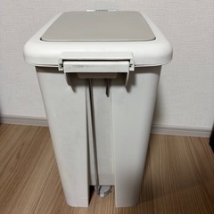 ゴミ箱の画像