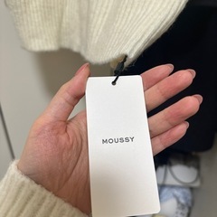 Moussy オフショルダーウールセーター の画像