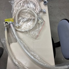洗濯機用品　給水と排水ホース（新品と中古です）の画像