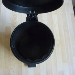 ゴミ箱 黒の画像