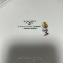 アリスのデザインが施された陶器皿　5枚セットの画像