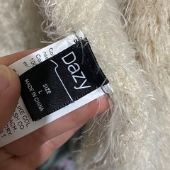 DAZYのニット、サイズM〜Lの画像