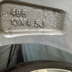 １３インチアルミホイール付きスタッドレスの画像