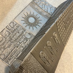 のりつき壁紙　少しクッションっぽいです。1枚150円40枚の画像