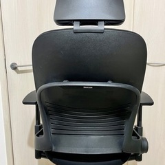 定価22万円　Steelcase リープチェア　ヘッドレスト付きの画像
