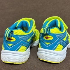 キッズスニーカーの画像