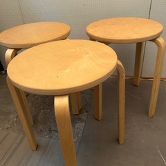 IKEA 丸椅子3脚の画像