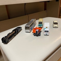 トミカ働く車が中心の画像