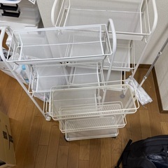 キャスター付ラック三兄弟の画像