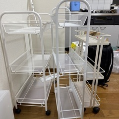 キャスター付ラック三兄弟の画像