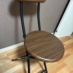 折りたたみ椅子の画像