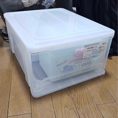 衣装ケース２つ　引き出しの画像