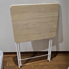 折り畳みミニテーブルの画像