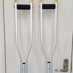 松葉杖 2個セット セフティーワン (中) 耐加重1本225kg/113～133㎝ アルミ製◆買取帝国 朝霞店 配達可能の画像