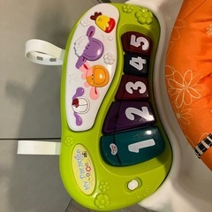 ジャンプして遊ぶ器具の画像