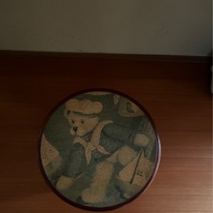 木製椅子の画像