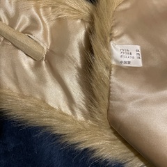 ブローチ付き首巻きの画像