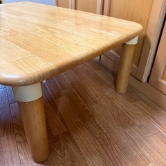 折りたたみテーブルの画像