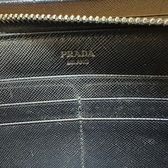 PRADA財布の画像