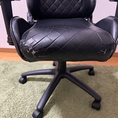 COUGAR ゲーミングチェアの画像