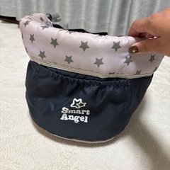 子供用の机につける椅子の画像