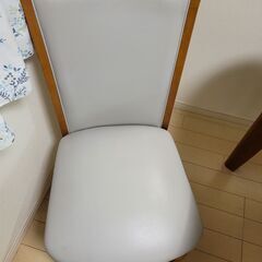 ダイニングテーブル　椅子４脚セットの画像