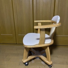 回転式イス（キャスター付き）の画像