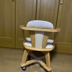 回転式イス（キャスター付き）の画像