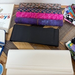 【無料】裁縫用品いろいろセット（生地・ボタン・型紙など）の画像