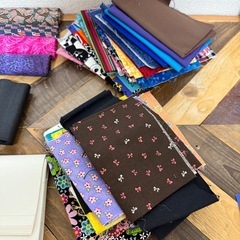 【無料】裁縫用品いろいろセット（生地・ボタン・型紙など）の画像