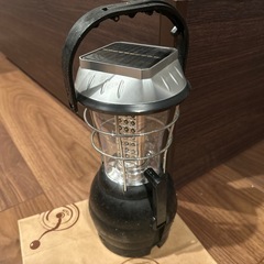 Whetstone 36 LEDソーラー・ダイナモ充電式キャンプランタンの画像
