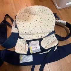 jojeチャイルドシートと抱っこ紐の画像