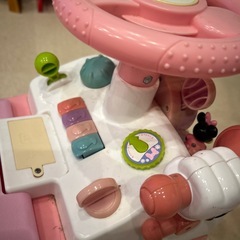 ミニーちゃんのおもちゃの車の画像