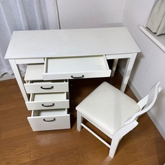 オフィス用または勉強机、チェア、キャビネットセットの画像