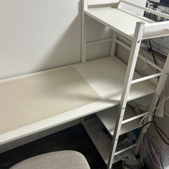 机、椅子の画像