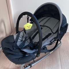 まとめ売り　バウンサー　絵本新品　母乳パット半分ぐらい　ナプキン新品　産褥ショーツ新品　の画像