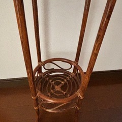 籐の花台　2段フラワースタンド　棚の画像