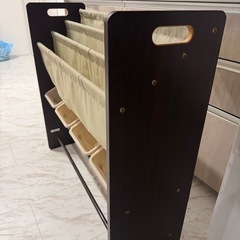 絵本おもちゃラックの画像