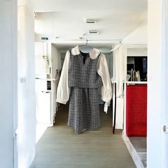 ツイード生地の長袖ドレスの画像