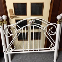 ニトリセミダブル姫ベッド♡ロココ調　　の画像