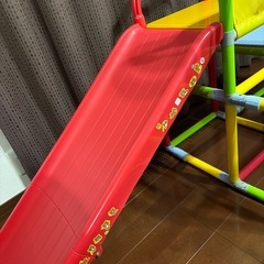 室内ジャングルジム、滑り台の画像