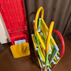室内ジャングルジム、滑り台の画像