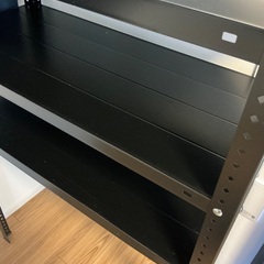 スチールラック黒。使用期間の短い美品。ネジ欠品ありません。の画像