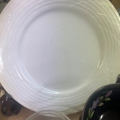至急！1/3まで【無料】大皿など陶器類セットの画像